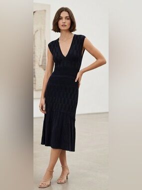 Leon Max Limited Edition Fit and Flare Sleeveless Navy Knit Midi Dress Sz M